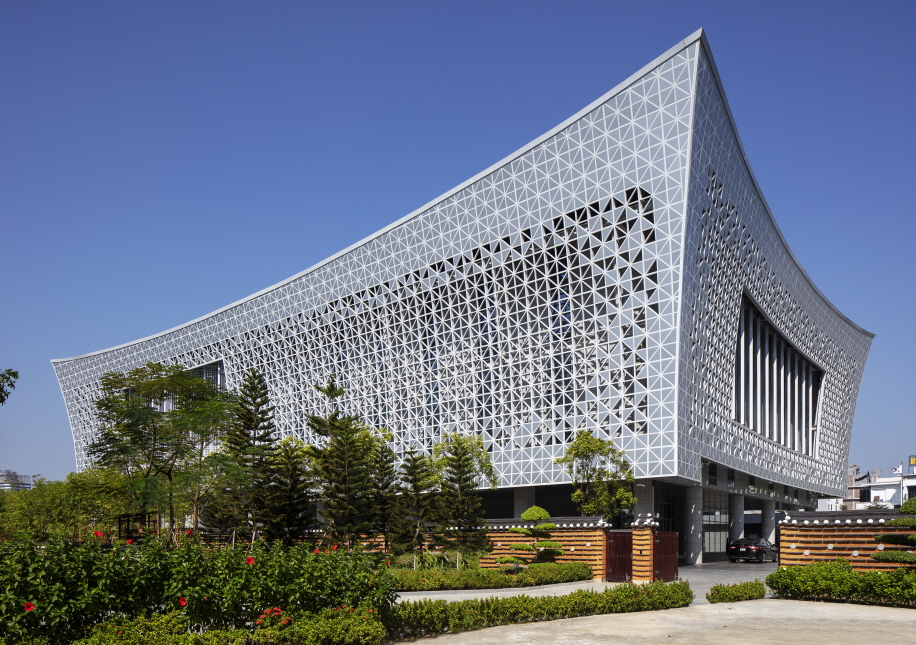 [2019 Recipient of Minister of Foreign Affairs' Commendation at Government merit awards organized by Embassy of Republic of Korea in Vietnam] image